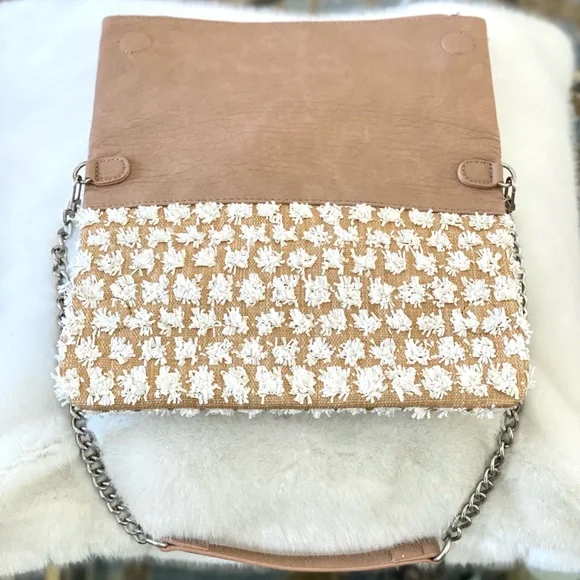 Express fold over shoulder/clutch bag - Picture 5 of 11